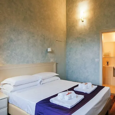 Uffizi Luxury Azure Apartment Florence