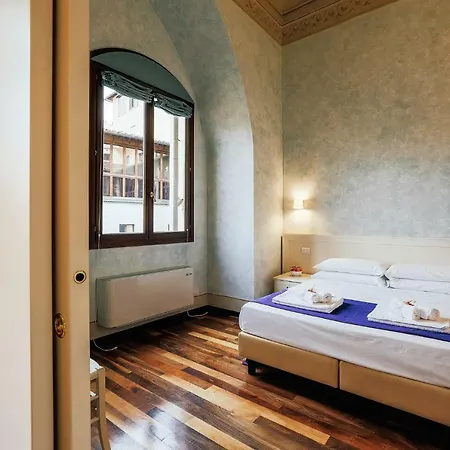 Uffizi Luxury Azure